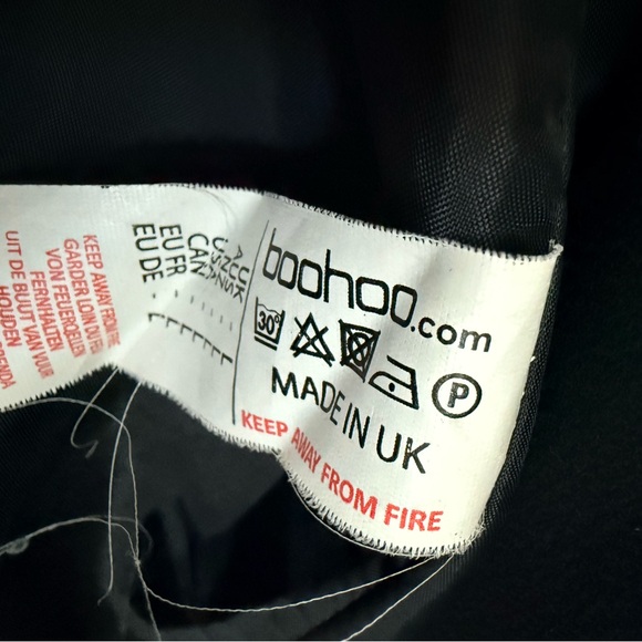 Pea coat. Very warm. Looks great with jeans and sneakers & t shirt. - Picture 5 of 6